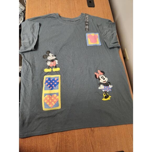 NWT Mickey & Minnie Dark Gray Adult T-Shirt size 2X w/ crochet applique - Picture 1 of 6